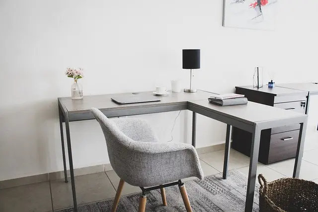 Comment choisir le bon style de restauration pour vos meubles anciens