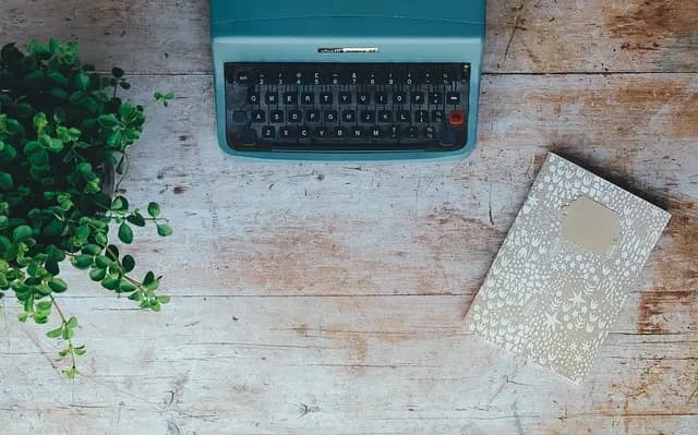 Comment choisir les bons produits pour restaurer vos meubles anciens