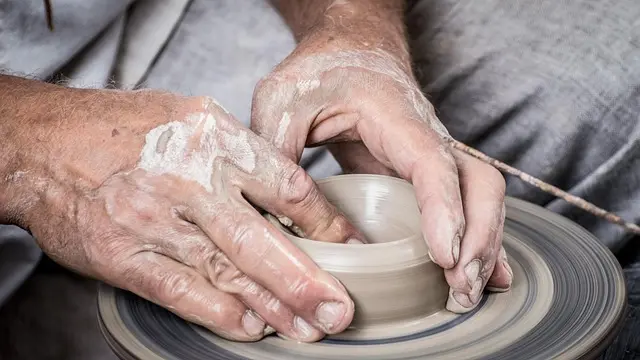 Les 5 tendances incontournables en restauration de meubles anciens