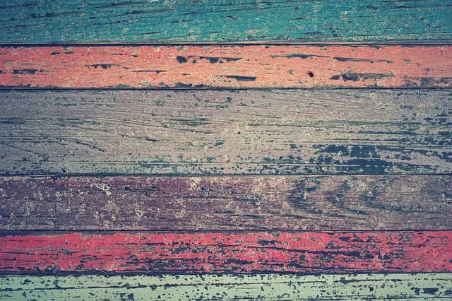 Comment bien choisir ses produits pour restaurer un meuble ancien