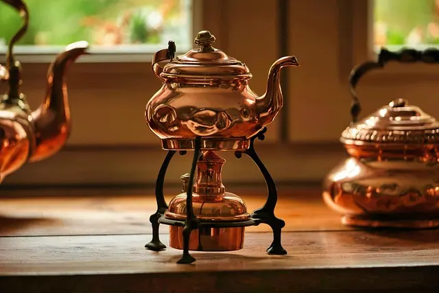 Les matériaux incontournables pour restaurer des meubles anciens