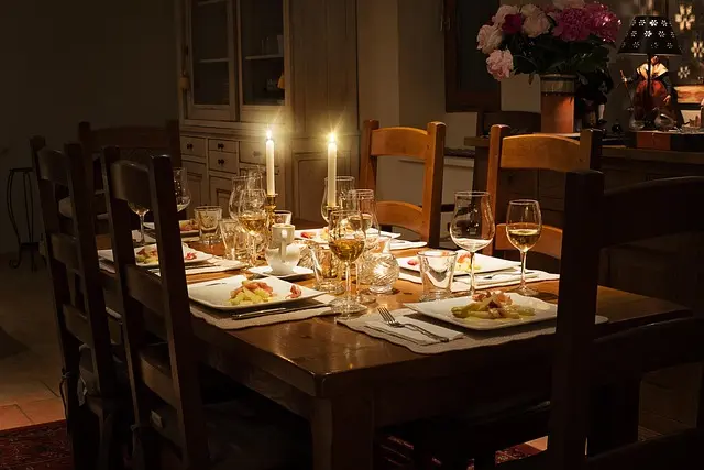 Comment choisir les bonnes finitions pour restaurer vos meubles anciens