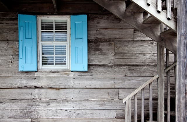 Guide pratique pour restaurer un meuble ancien en 10 étapes