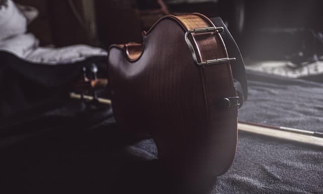 Les meilleures astuces pour restaurer un meuble ancien en bois
