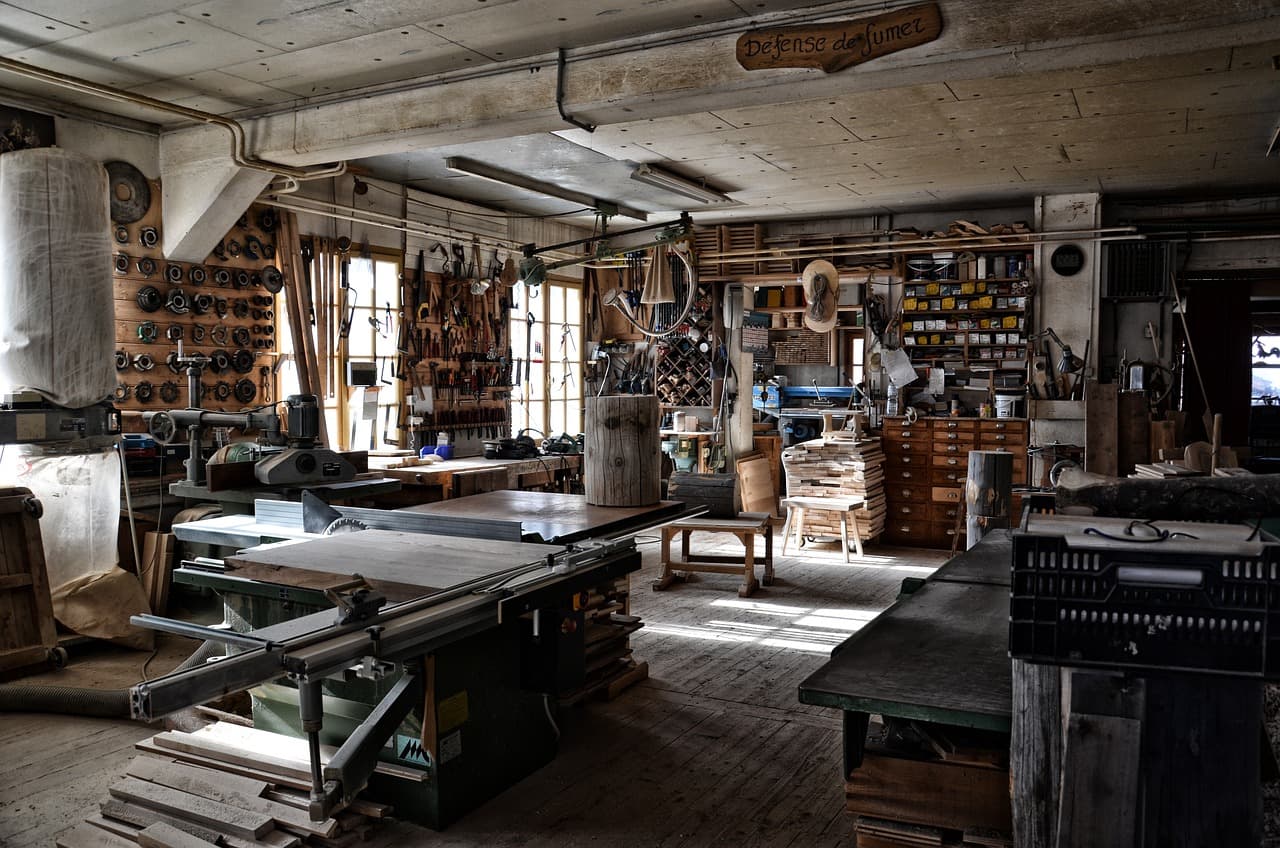 Comment restaurer des meubles anciens en bois : étapes clés